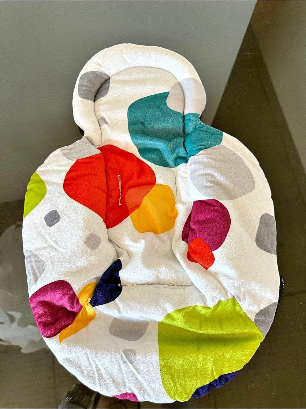 4 moms newborn insert Reversible Multicolor Like New
